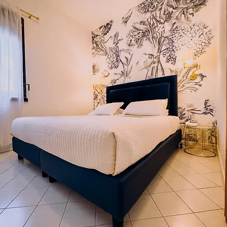 President - Vintage In Centro 4*