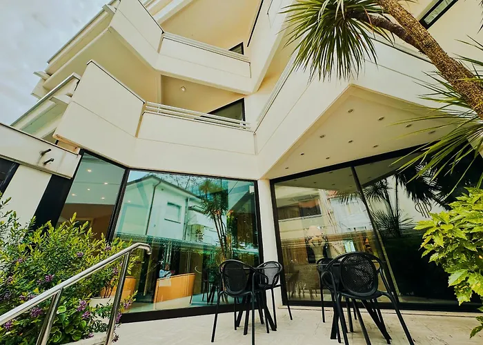 Hotel President - Vintage In Centro 4*