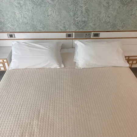 President - Vintage In Centro 4*