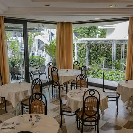 President - Vintage In Centro 4*