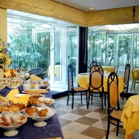 President - Vintage In Centro Otel