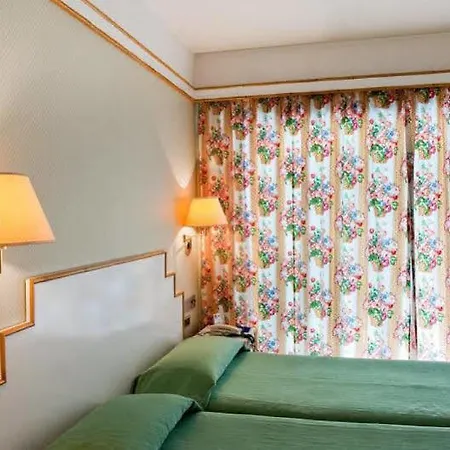 Hotel President - Vintage In Centro 4*