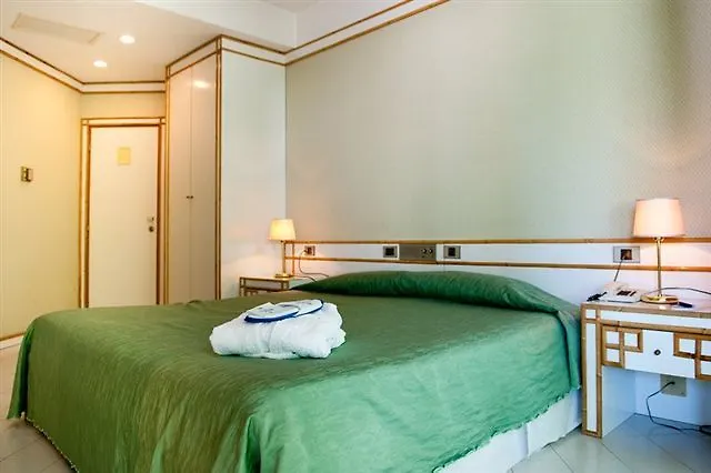 Hotel President - Vintage In Centro Riccione