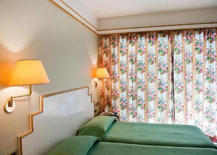 Hotel President - Vintage In Centro 4*